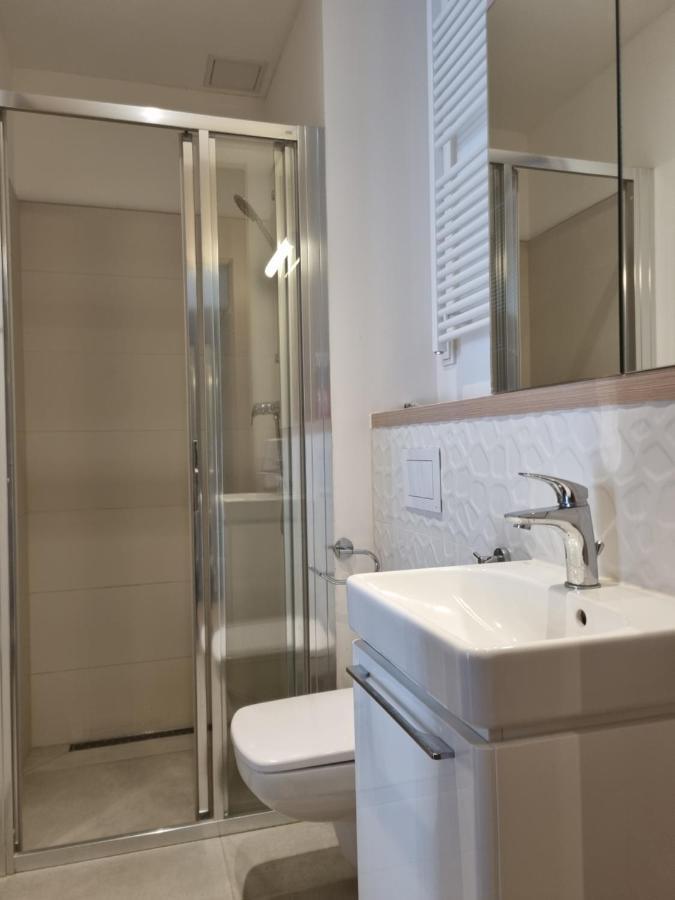Aparthotel In Warsaw Very Close To The City Center, Free Underground Parking, Wifi, Air Conditioning, Balcony エクステリア 写真